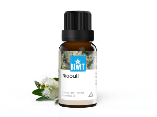 Niaouli.png, szklana ciemna buteleczka olejku eterycznego z naklejoną etykietą nazwy i producenta Bewit.